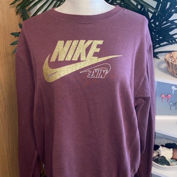 Maroon Nike Sweatshirt w/gold Nike logo- women’s large - Picture 1 of 4